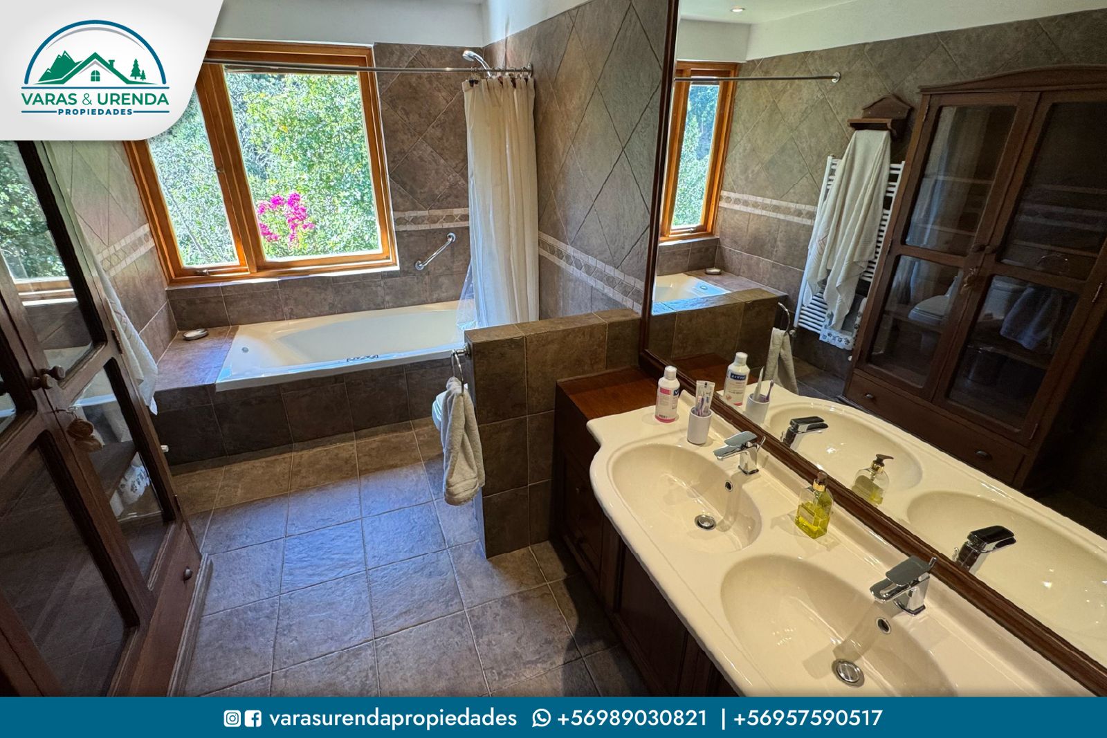 Se Vende espectacular casa de 421 m2 en terreno de 12.040 m2 con 80 metros frente al Lago Vichuquén – VII región
