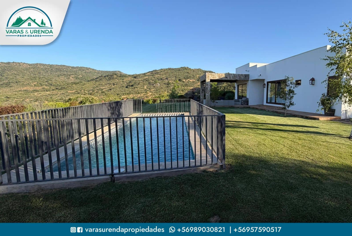 Se Vende excelente casa de 246 m2 en Loteo Casa Parque, Curicó