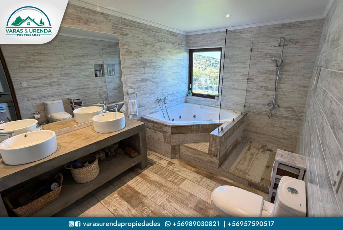 Se Vende excelente casa de 246 m2 en Loteo Casa Parque, Curicó